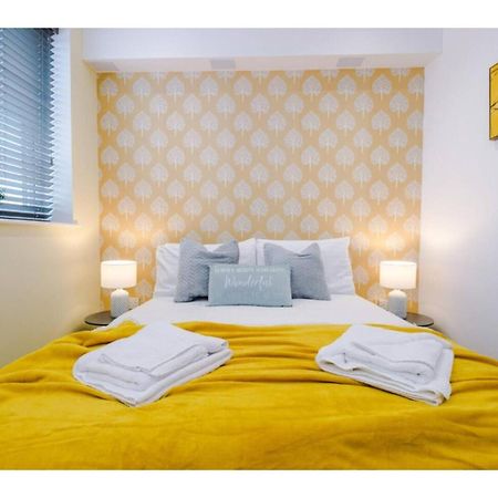 The Ecclesian Deluxe Apartments Near Trafford Centre Eccles Train Station Manchester Bagian luar foto