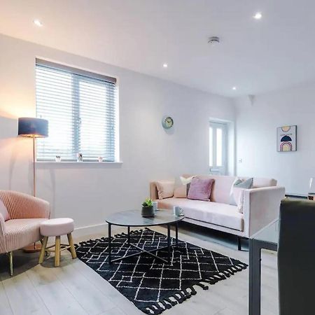 The Ecclesian Deluxe Apartments Near Trafford Centre Eccles Train Station Manchester Bagian luar foto