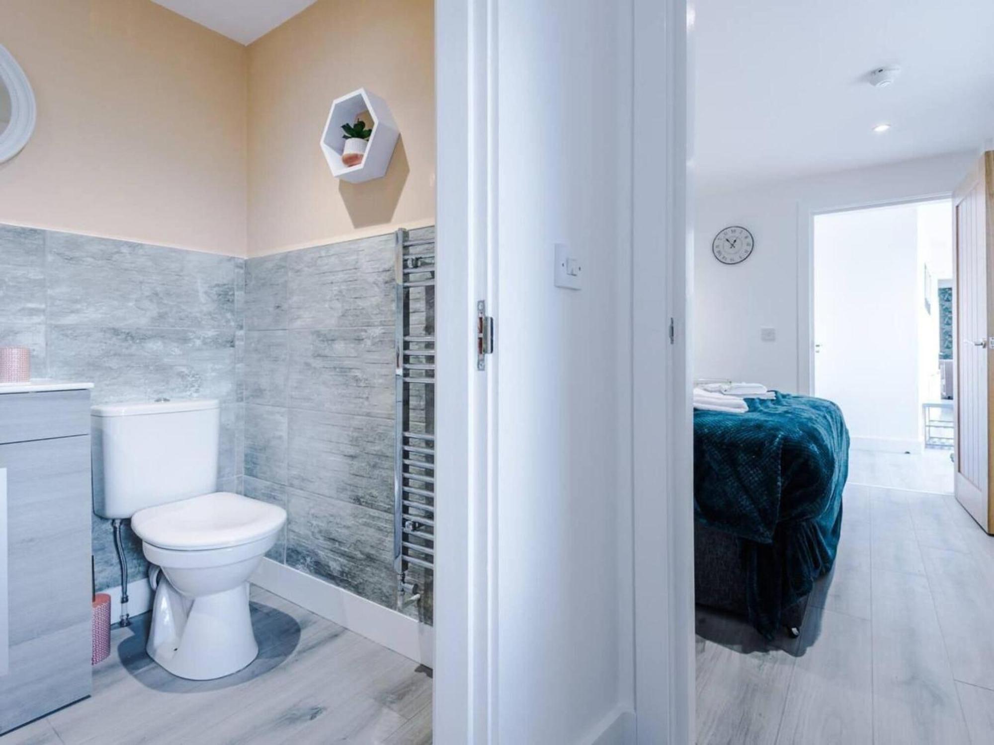 The Ecclesian Deluxe Apartments Near Trafford Centre Eccles Train Station Manchester Bagian luar foto