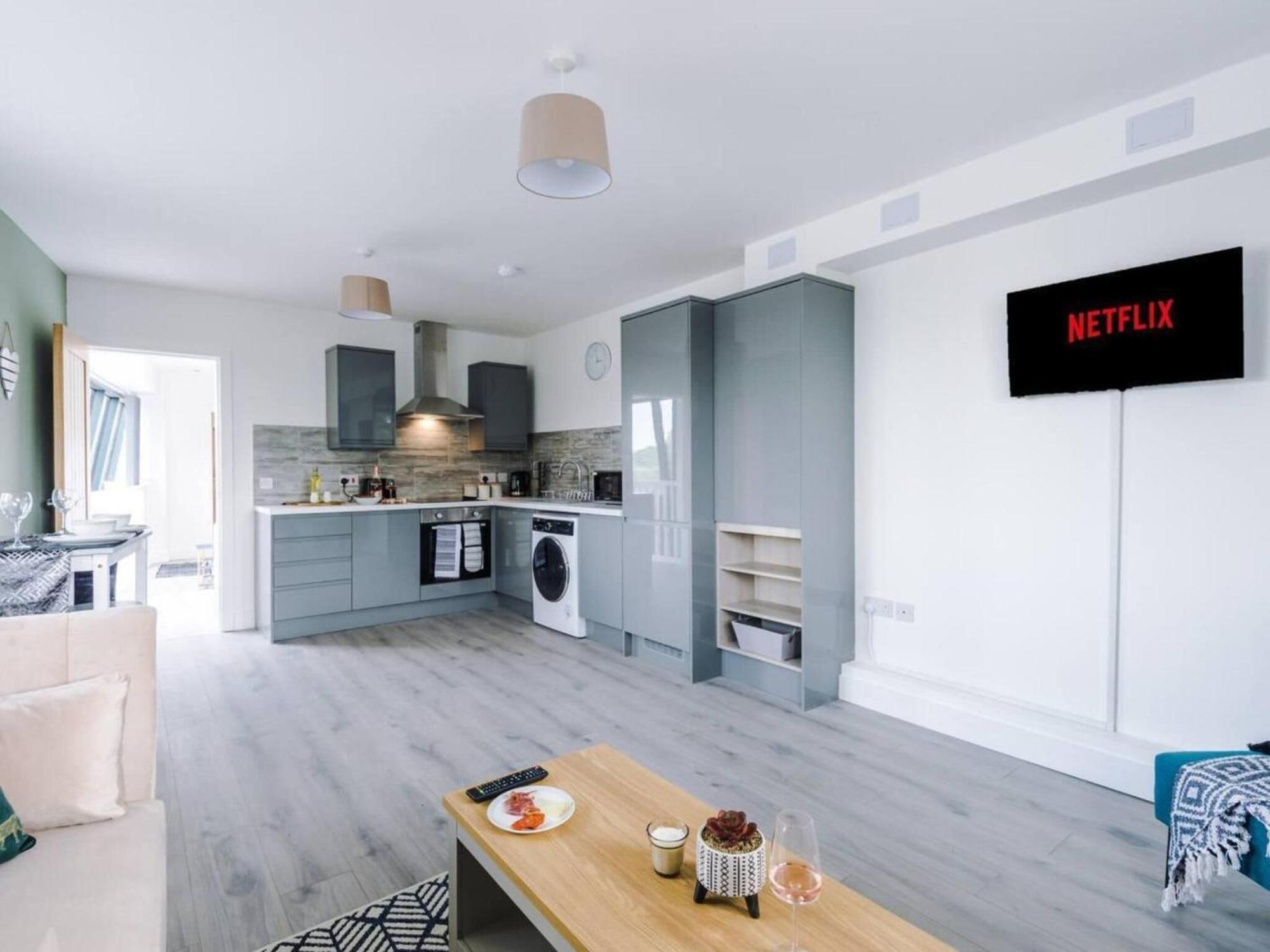 The Ecclesian Deluxe Apartments Near Trafford Centre Eccles Train Station Manchester Bagian luar foto