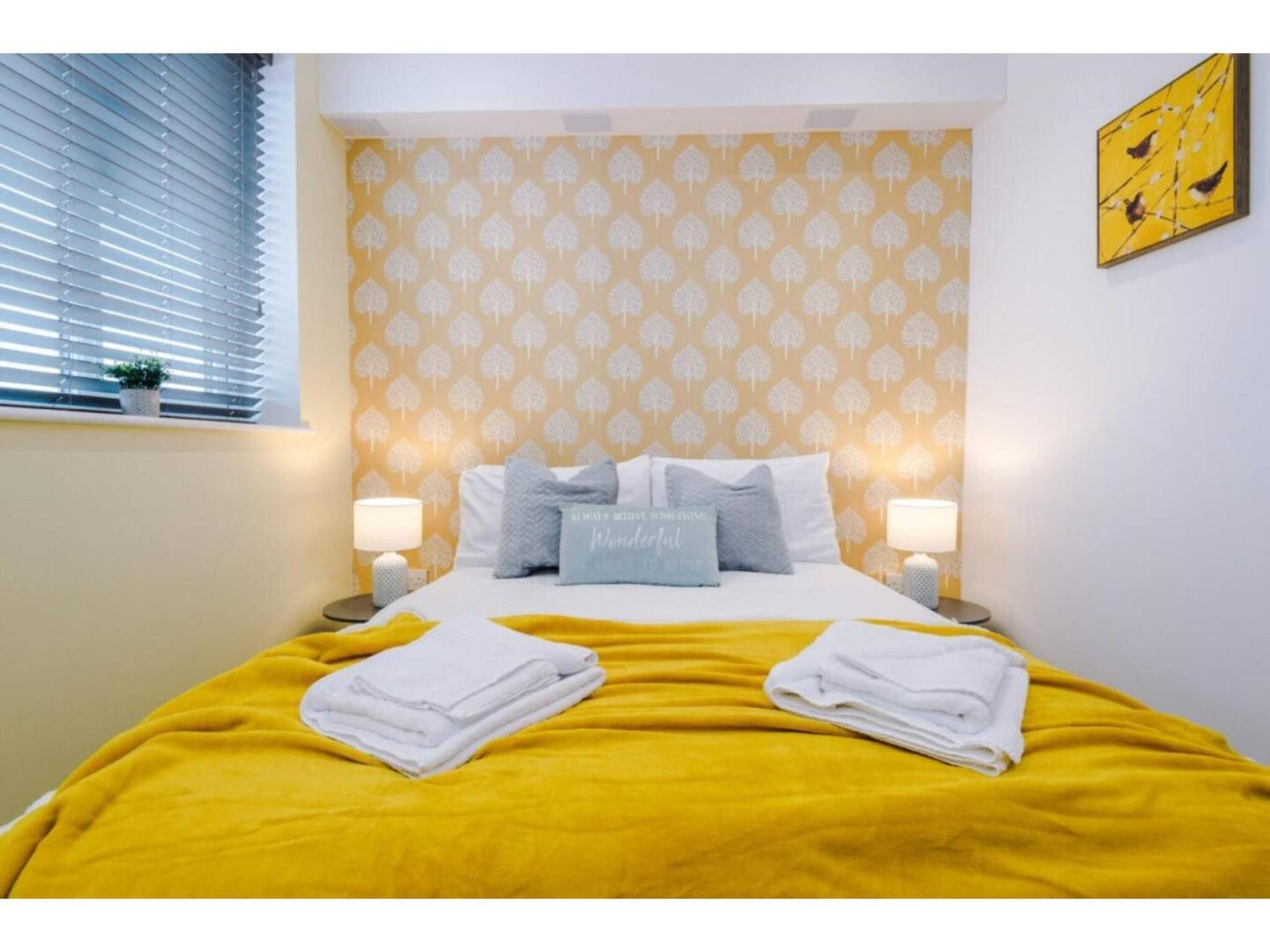The Ecclesian Deluxe Apartments Near Trafford Centre Eccles Train Station Manchester Bagian luar foto