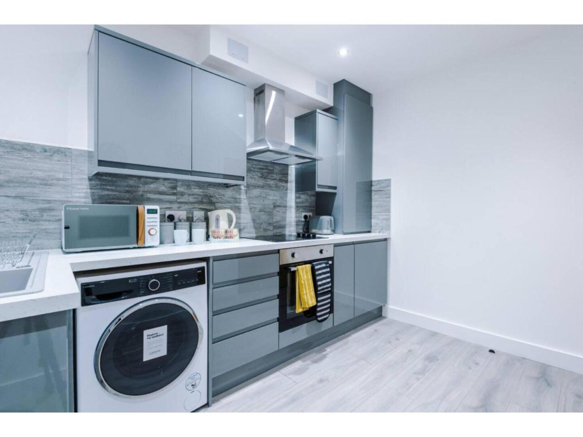 The Ecclesian Deluxe Apartments Near Trafford Centre Eccles Train Station Manchester Bagian luar foto