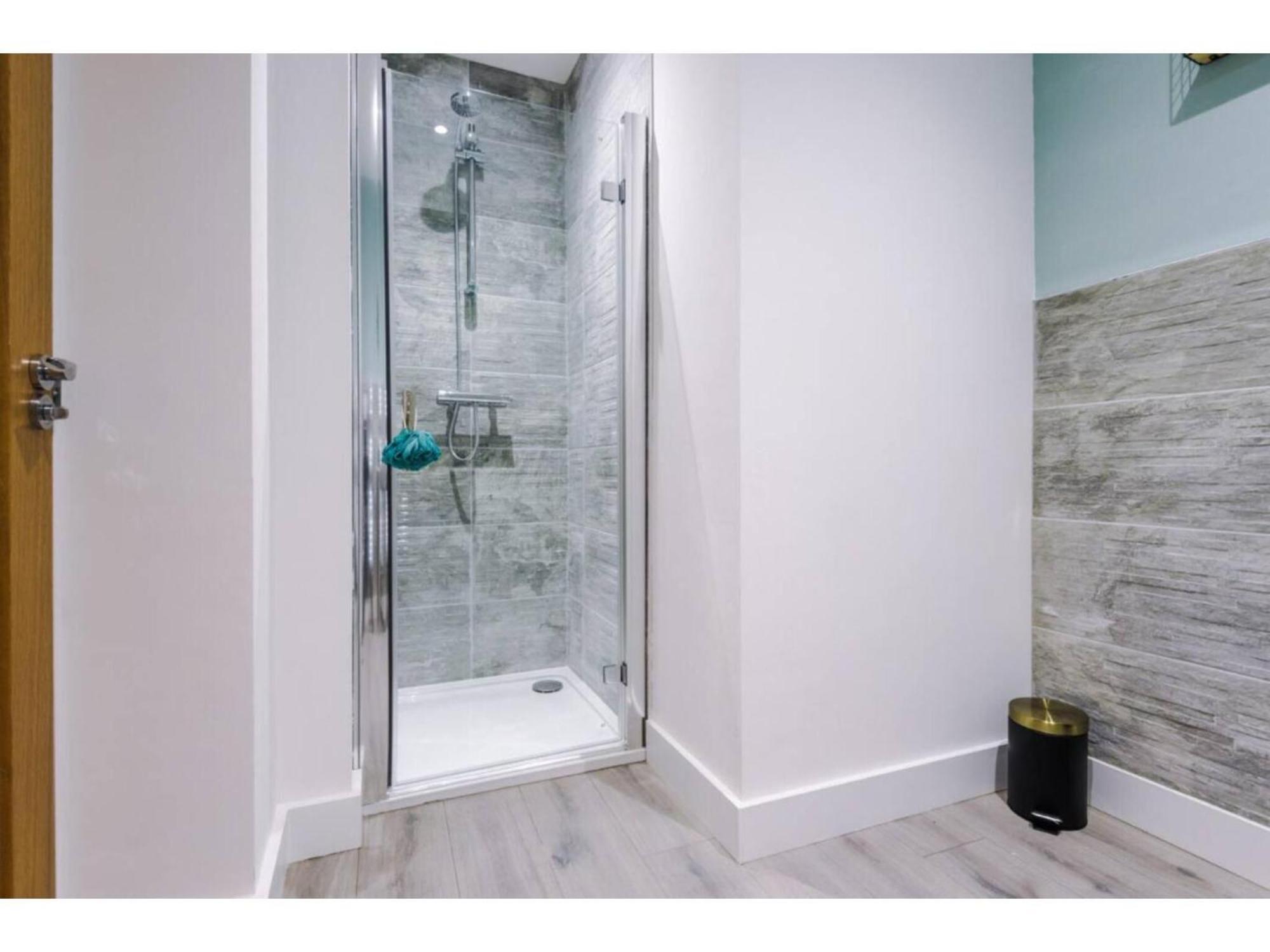 The Ecclesian Deluxe Apartments Near Trafford Centre Eccles Train Station Manchester Bagian luar foto