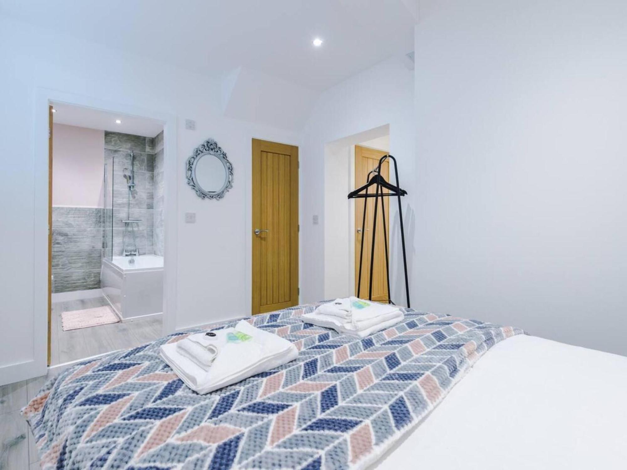 The Ecclesian Deluxe Apartments Near Trafford Centre Eccles Train Station Manchester Bagian luar foto