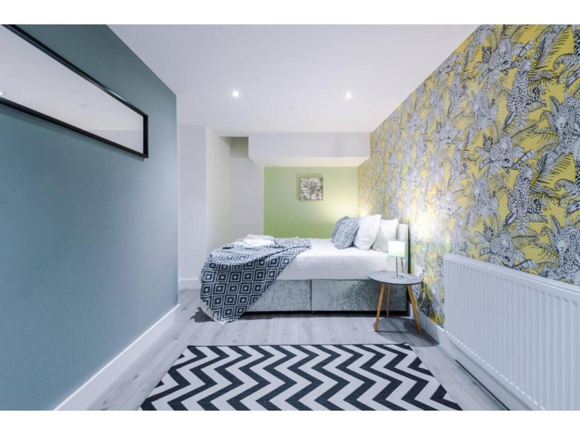 The Ecclesian Deluxe Apartments Near Trafford Centre Eccles Train Station Manchester Bagian luar foto