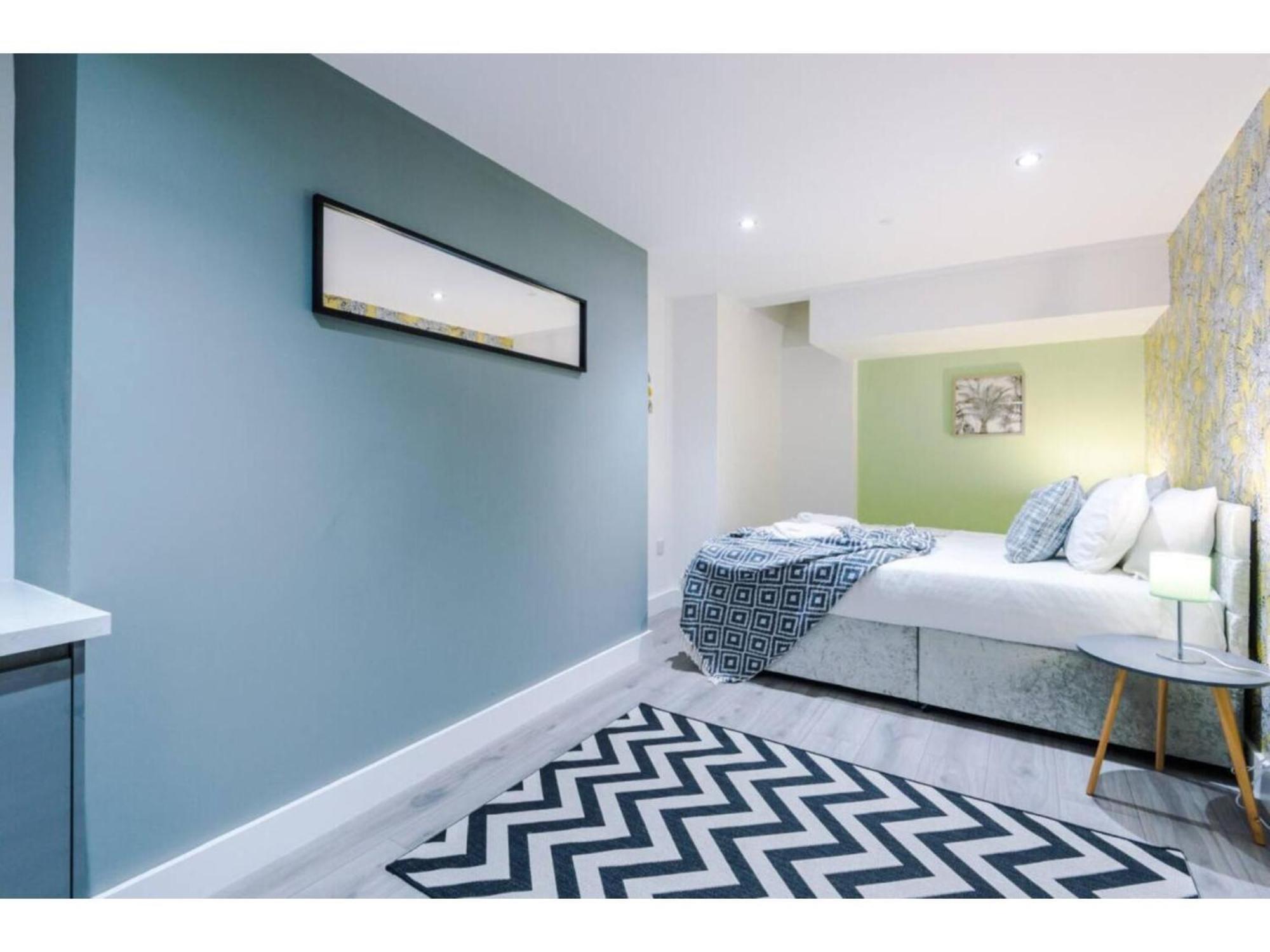 The Ecclesian Deluxe Apartments Near Trafford Centre Eccles Train Station Manchester Bagian luar foto