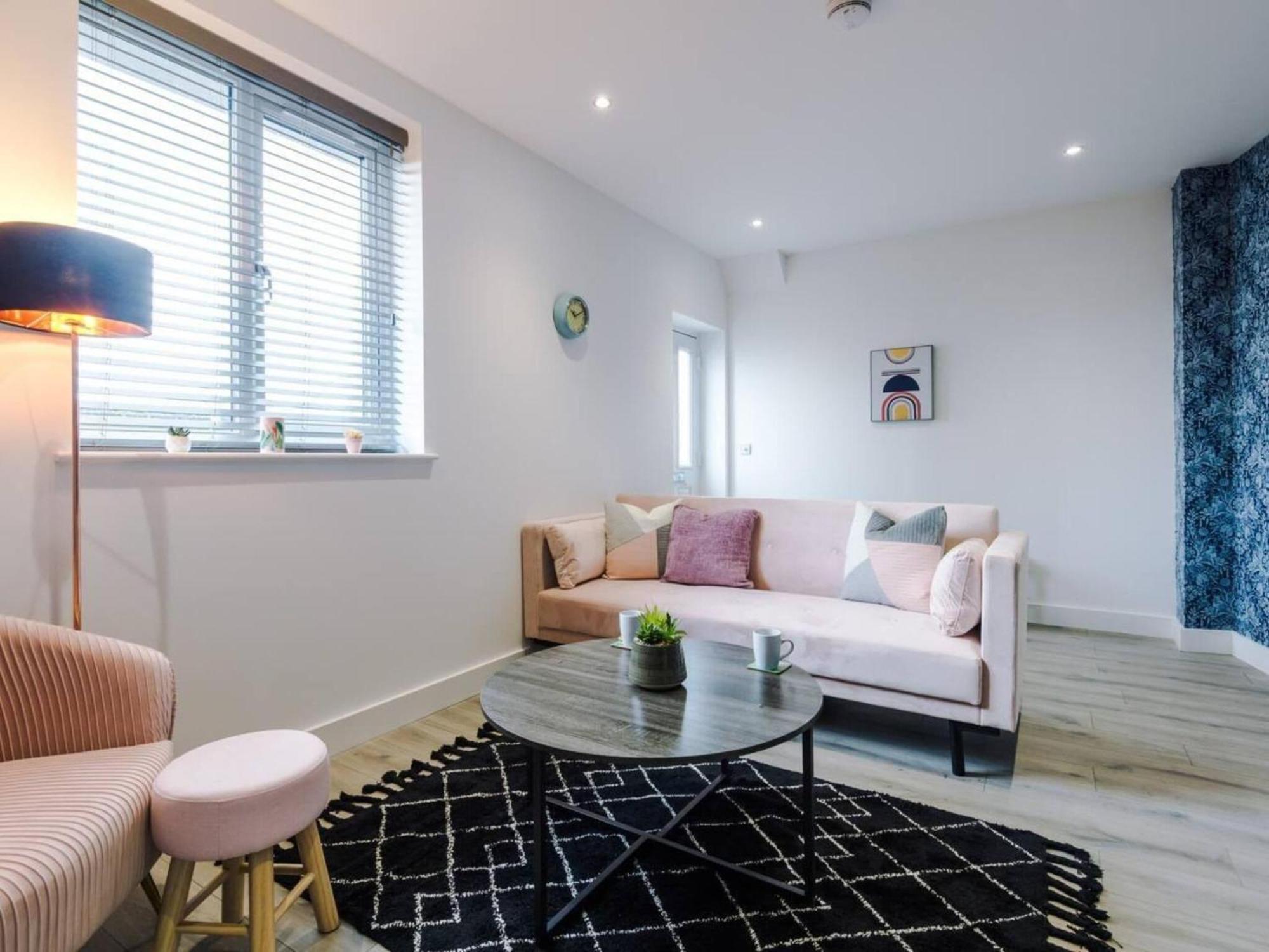 The Ecclesian Deluxe Apartments Near Trafford Centre Eccles Train Station Manchester Bagian luar foto