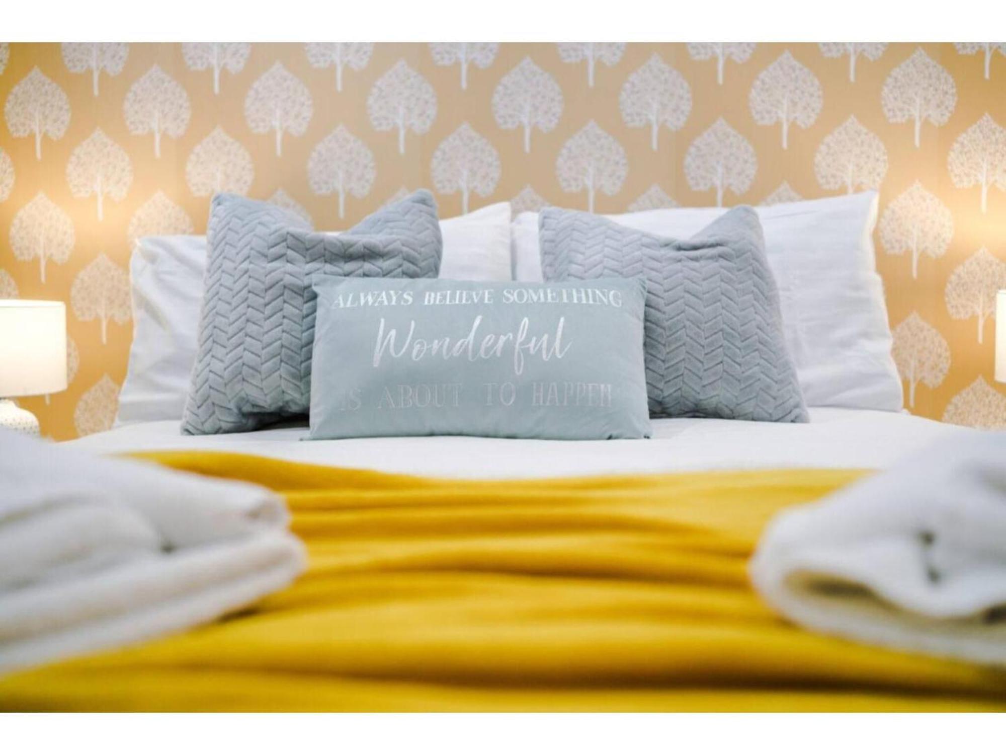 The Ecclesian Deluxe Apartments Near Trafford Centre Eccles Train Station Manchester Bagian luar foto