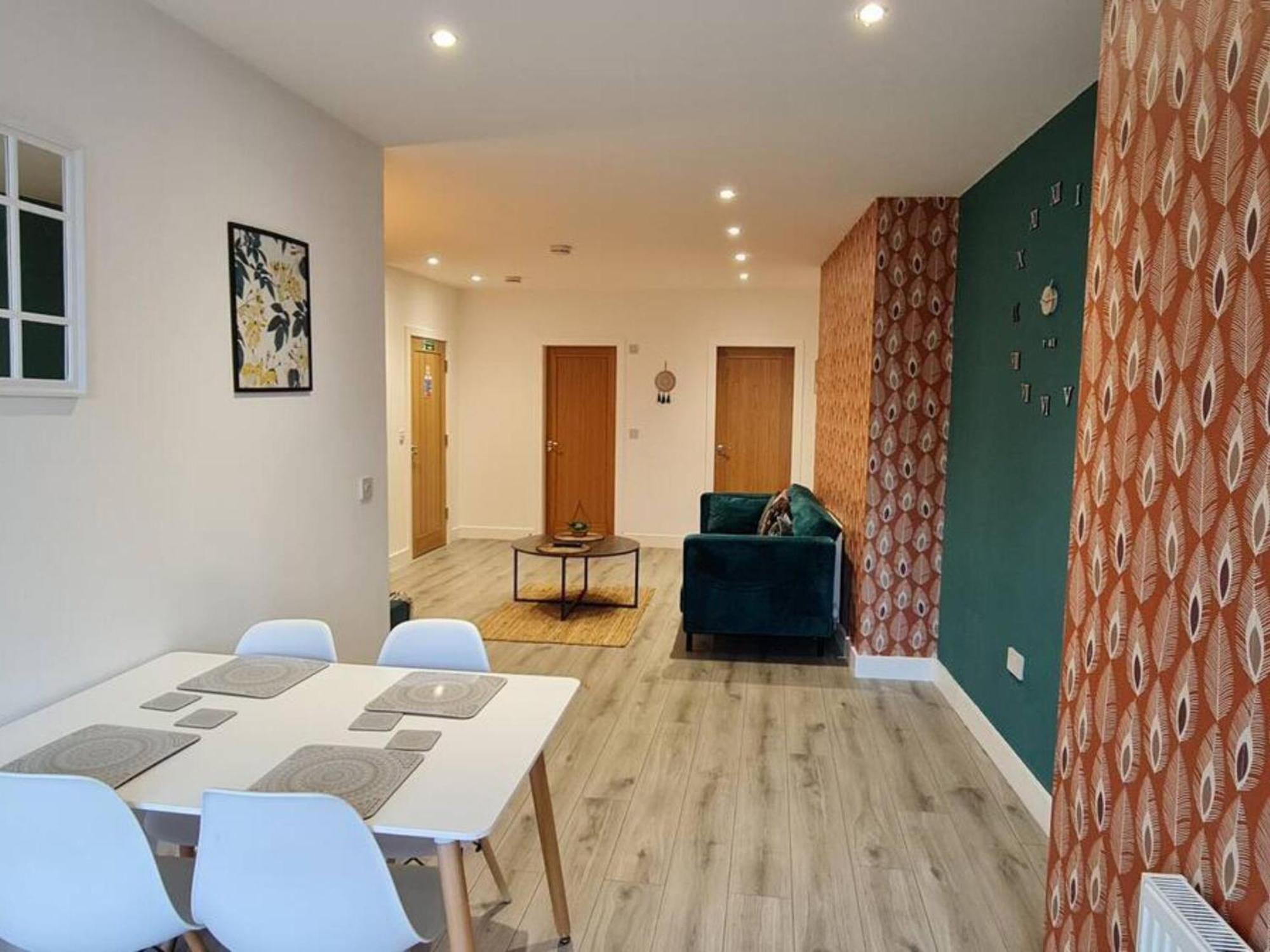 The Ecclesian Deluxe Apartments Near Trafford Centre Eccles Train Station Manchester Bagian luar foto