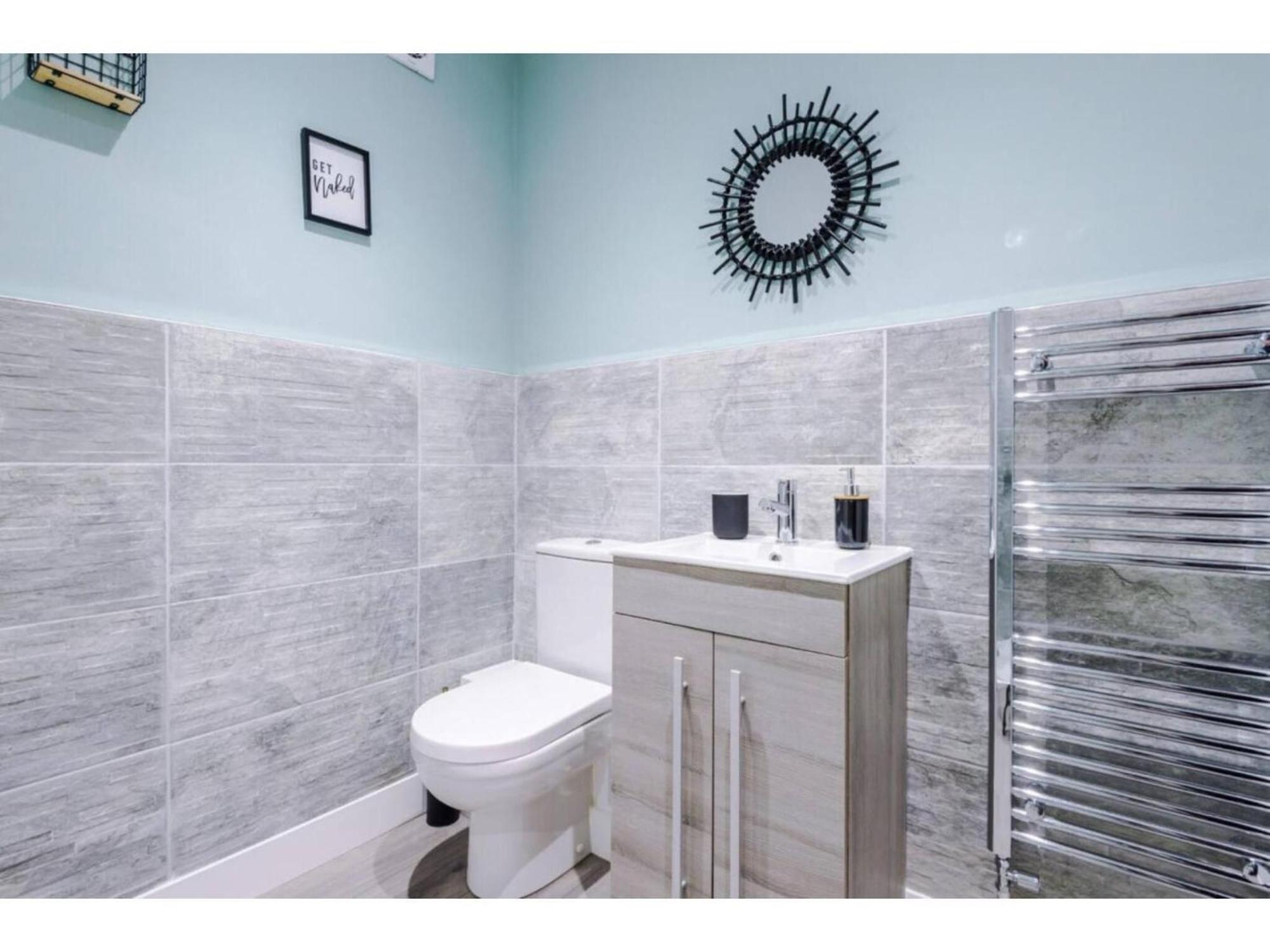 The Ecclesian Deluxe Apartments Near Trafford Centre Eccles Train Station Manchester Bagian luar foto