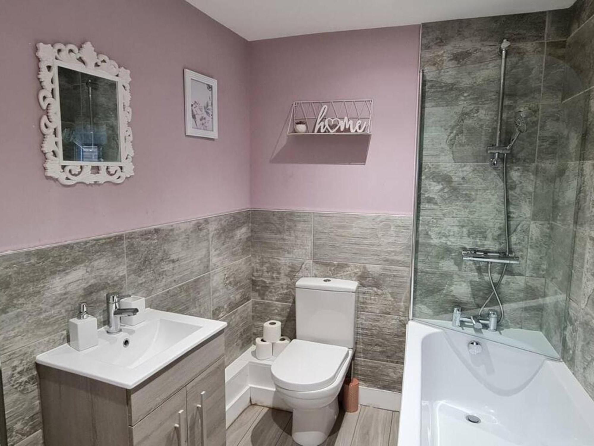 The Ecclesian Deluxe Apartments Near Trafford Centre Eccles Train Station Manchester Bagian luar foto
