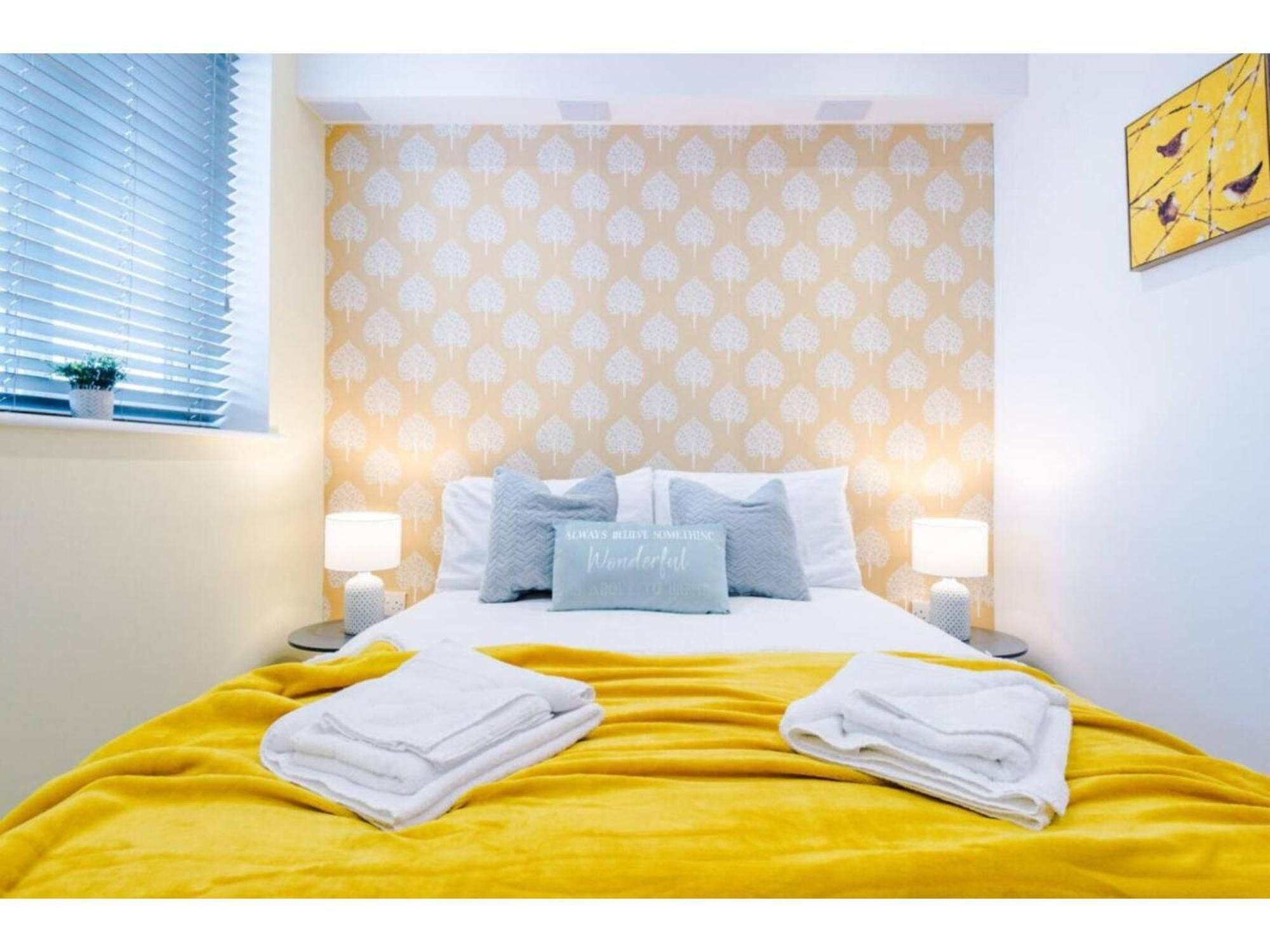 The Ecclesian Deluxe Apartments Near Trafford Centre Eccles Train Station Manchester Bagian luar foto