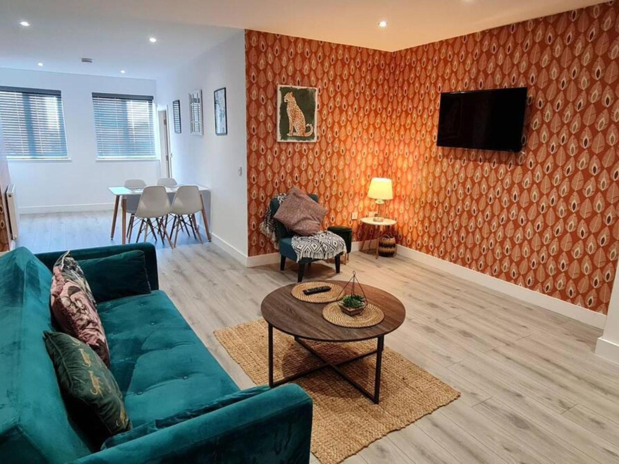 The Ecclesian Deluxe Apartments Near Trafford Centre Eccles Train Station Manchester Bagian luar foto