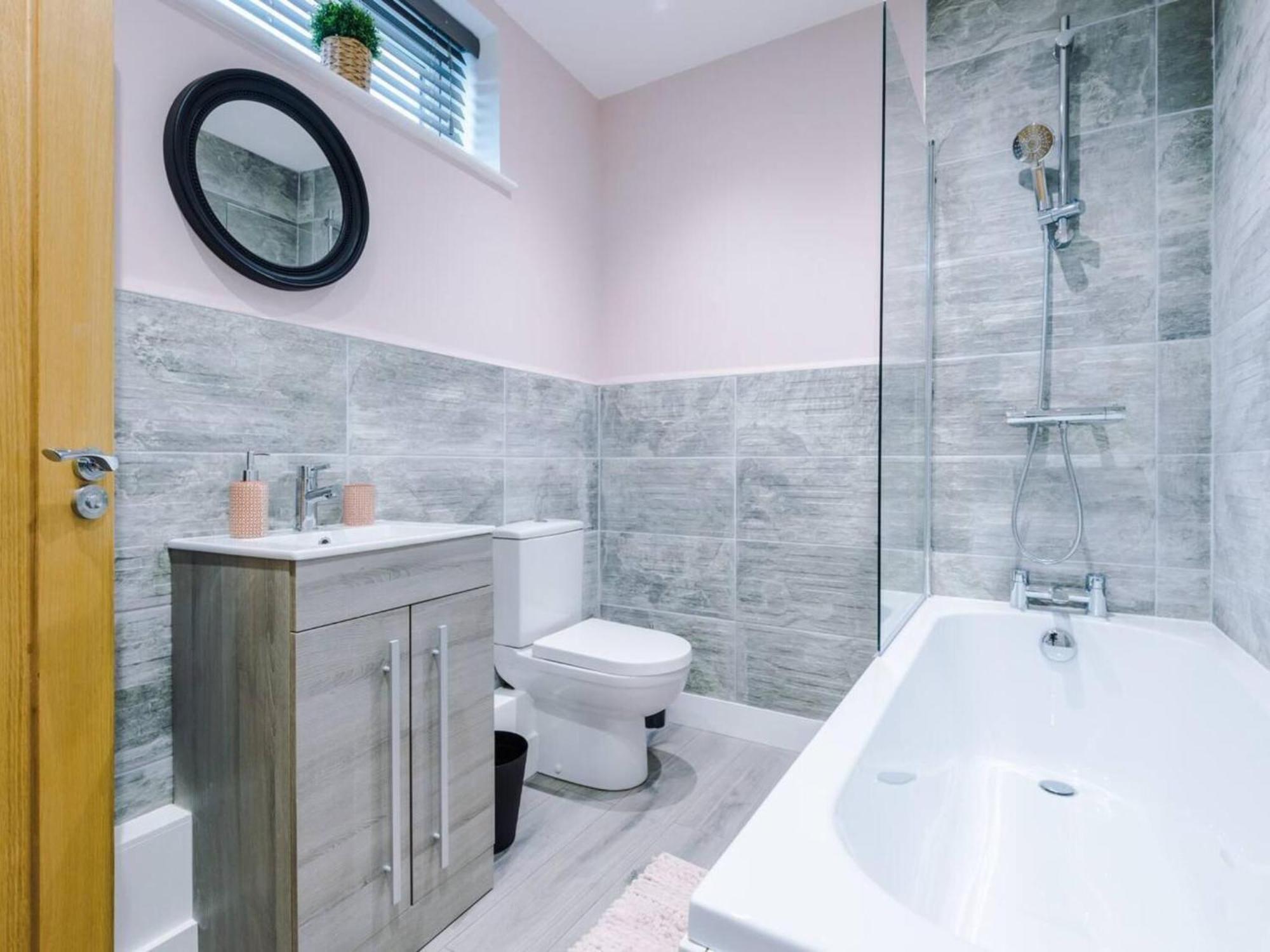 The Ecclesian Deluxe Apartments Near Trafford Centre Eccles Train Station Manchester Bagian luar foto