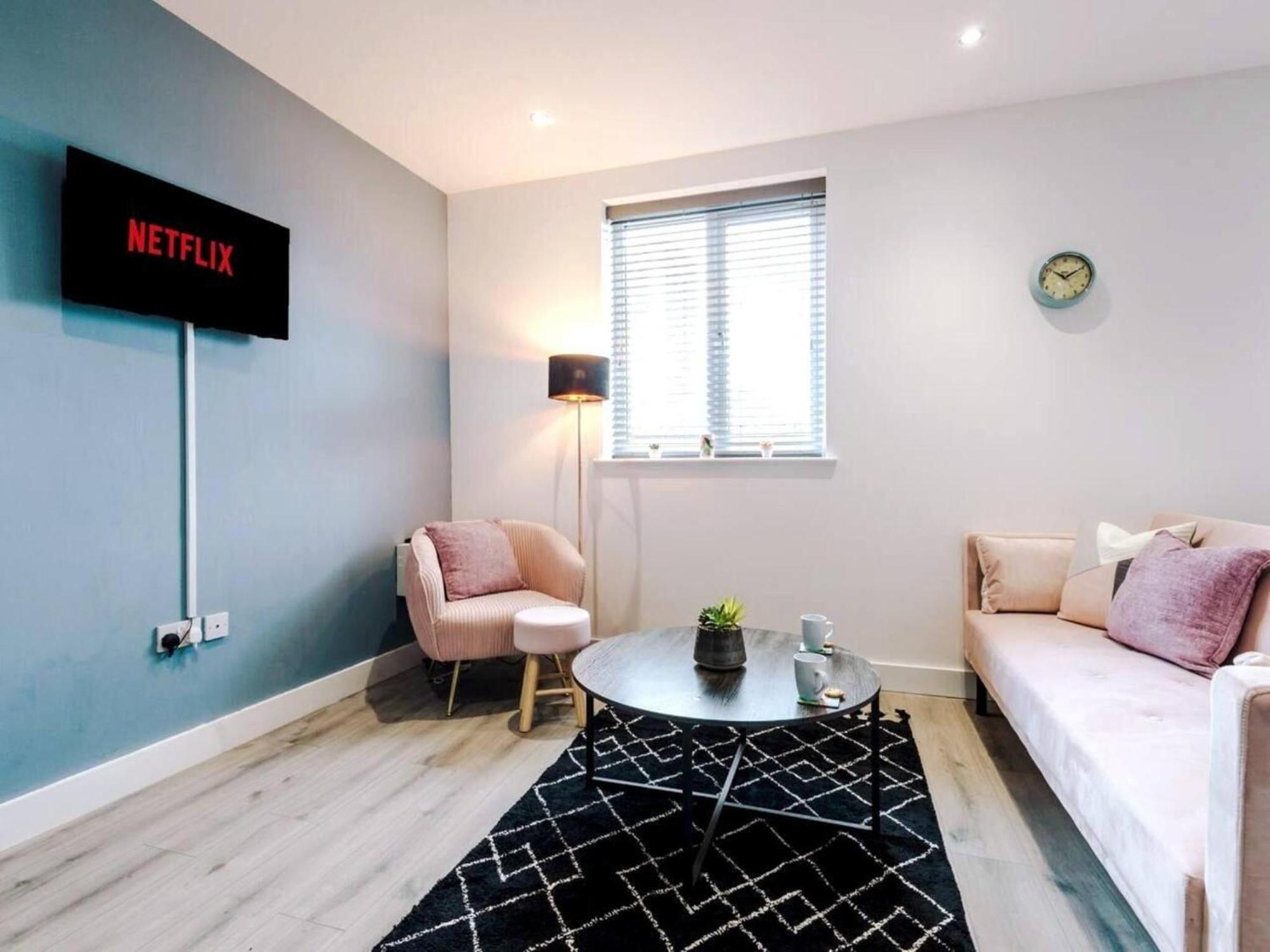 The Ecclesian Deluxe Apartments Near Trafford Centre Eccles Train Station Manchester Bagian luar foto