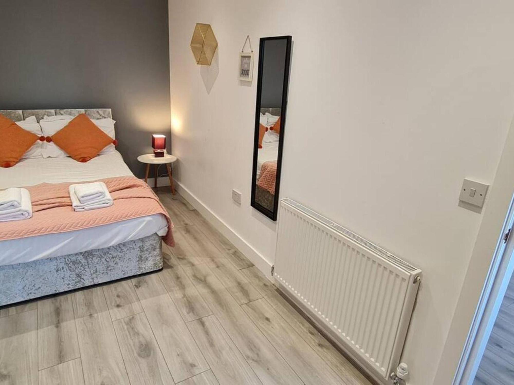 The Ecclesian Deluxe Apartments Near Trafford Centre Eccles Train Station Manchester Bagian luar foto