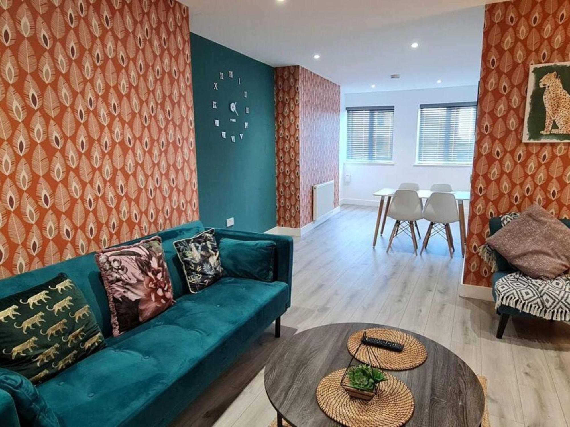 The Ecclesian Deluxe Apartments Near Trafford Centre Eccles Train Station Manchester Bagian luar foto