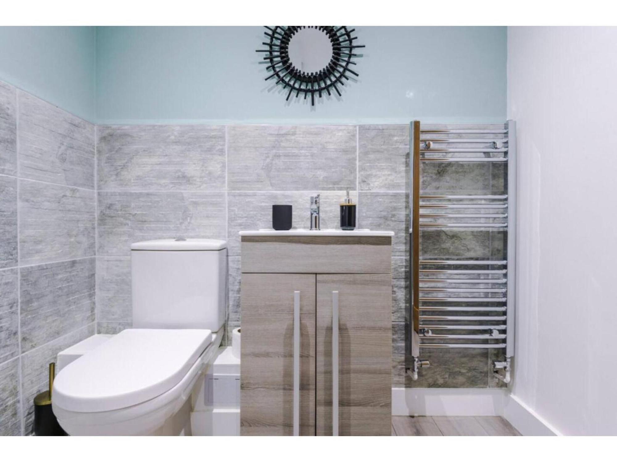 The Ecclesian Deluxe Apartments Near Trafford Centre Eccles Train Station Manchester Bagian luar foto